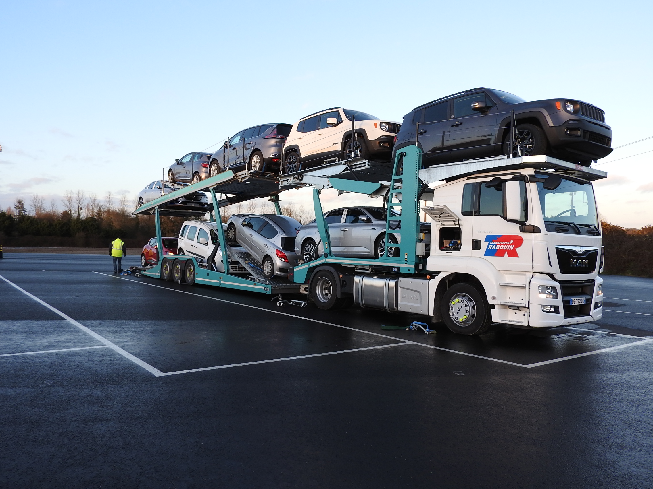 L'art du chargement des véhicules par les Transports Rabouin