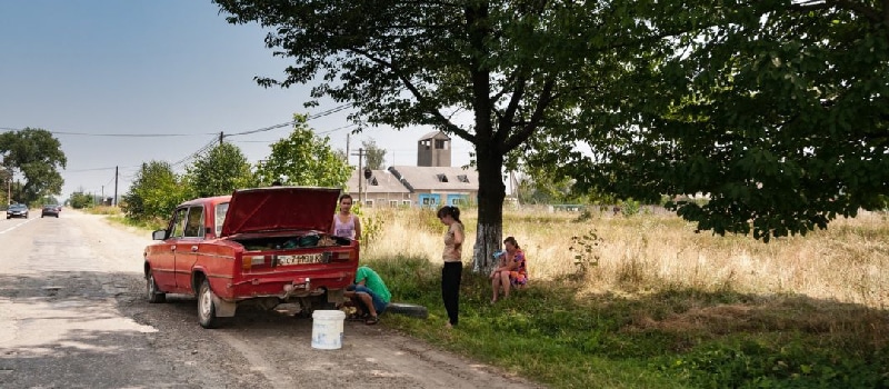 âge pour être devant en voiture