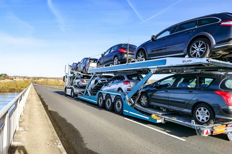 Transport de voiture de luxe par camion en France et en Europe